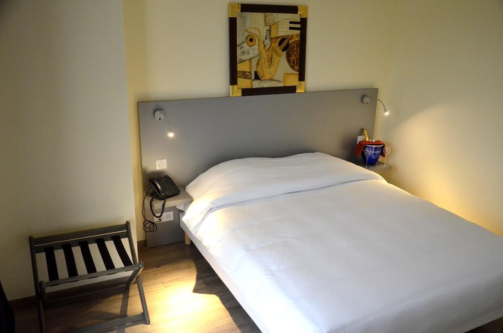 Le Grand Hotel Maubeuge Buitenkant foto
