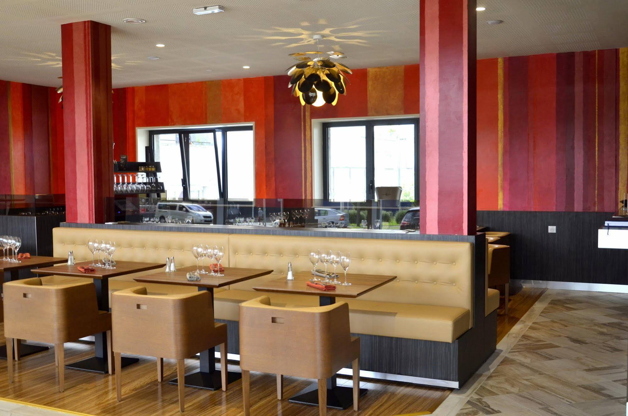 Le Grand Hotel Maubeuge Buitenkant foto