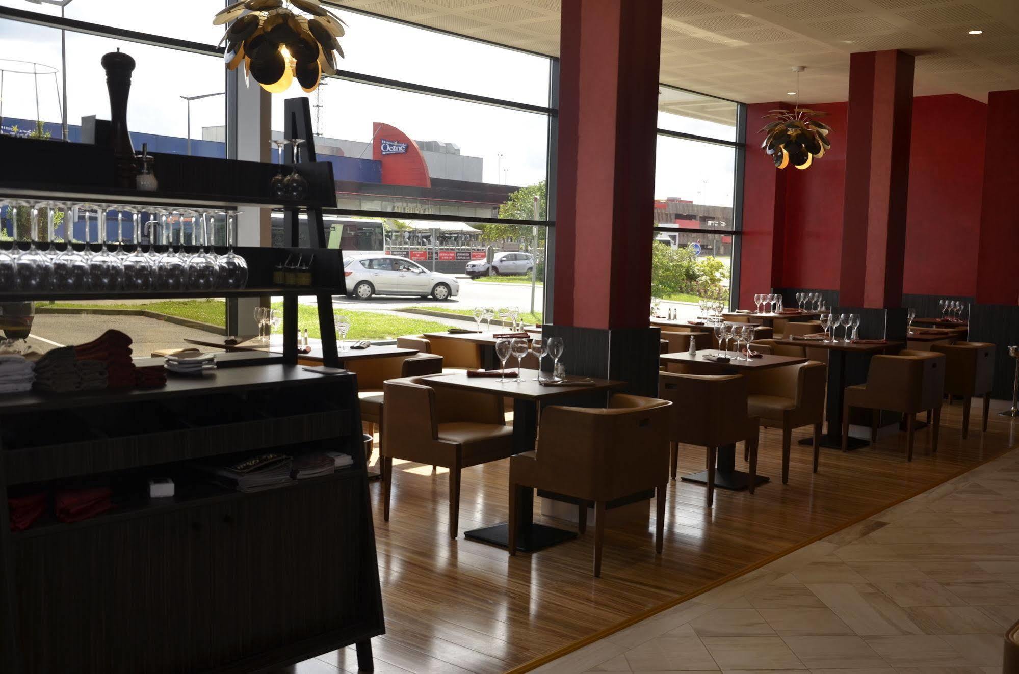 Le Grand Hotel Maubeuge Buitenkant foto