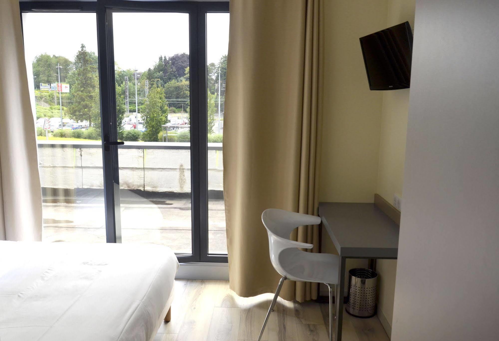 Le Grand Hotel Maubeuge Buitenkant foto