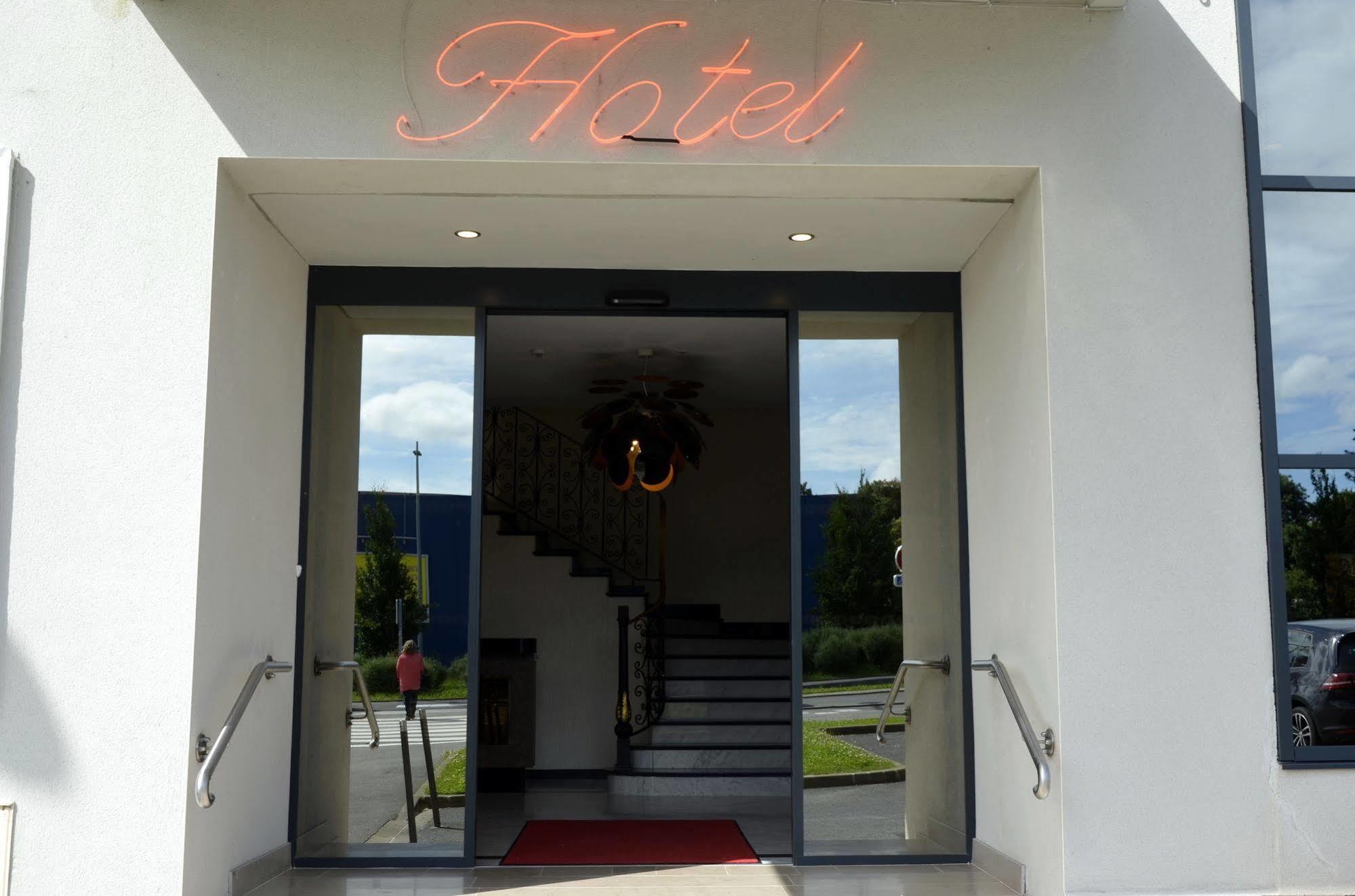 Le Grand Hotel Maubeuge Buitenkant foto